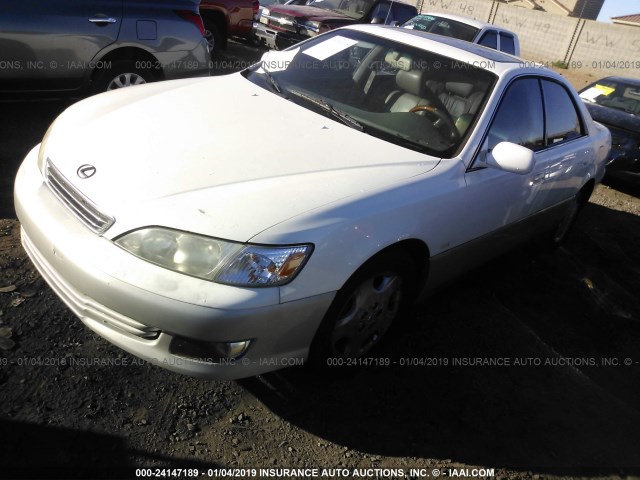 JT8BF28G4Y0284215 - 2000 LEXUS ES 300 WHITE photo 2