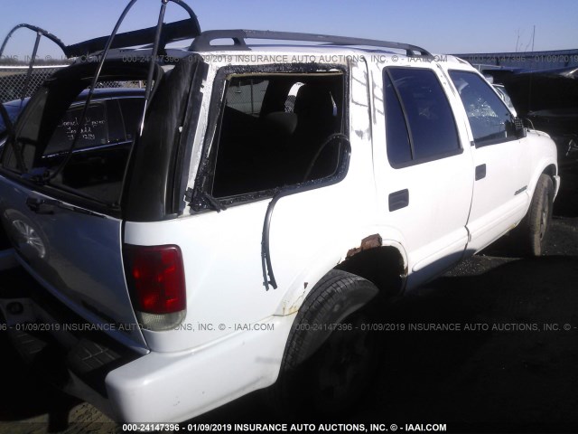 1GNDT13X13K118906 - 2003 CHEVROLET BLAZER WHITE photo 4