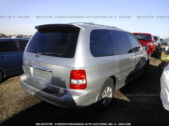 KNDUP132856710042 - 2005 KIA SEDONA EX/LX SILVER photo 4