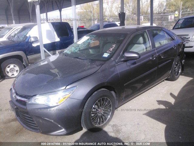 4T4BF1FK7GR577280 - 2016 TOYOTA CAMRY LE/XLE/SE/XSE 棕色 照片 2