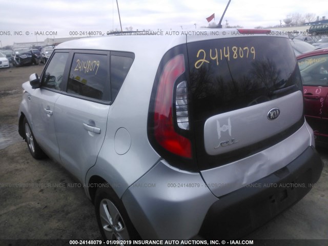 KNDJN2A23G7845038 - 2016 KIA SOUL SILVER photo 3