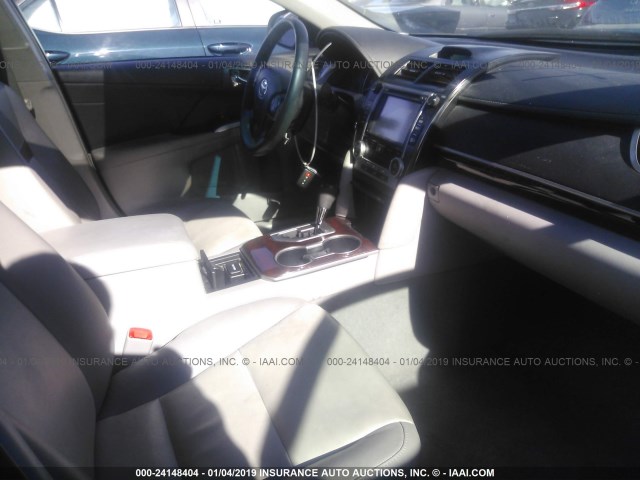 4T1BF1FK9EU795020 - 2014 TOYOTA CAMRY L/SE/LE/XLE SILVER photo 5