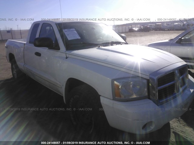 1D7HW42N15S326912 - 2005 DODGE DAKOTA SLT WHITE photo 1