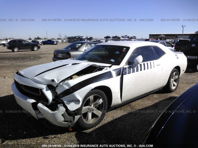 2C3CDYAG9EH302390 - 2014 DODGE CHALLENGER SXT WHITE photo 2