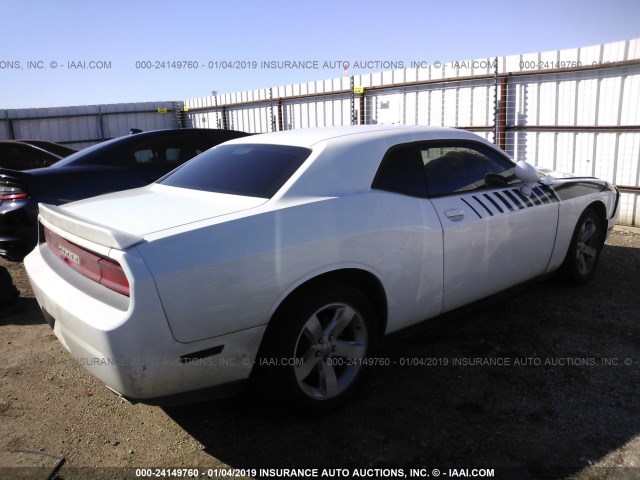 2C3CDYAG9EH302390 - 2014 DODGE CHALLENGER SXT WHITE photo 4