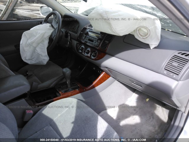4T1BE32K33U689955 - 2003 TOYOTA CAMRY LE/XLE/SE GRAY photo 5