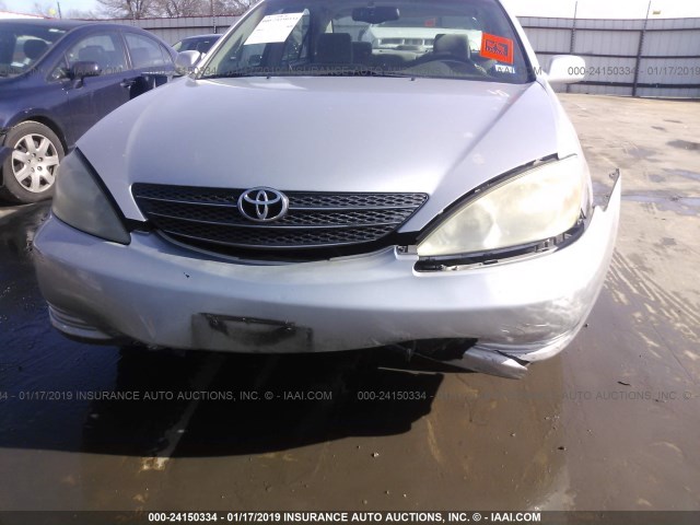 4T1BF32K72U534126 - 2002 TOYOTA CAMRY LE/XLE/SE SILVER photo 6