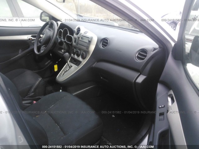 2T1KU40E39C007544 - 2009 TOYOTA COROLLA MATRIX  SILVER photo 5