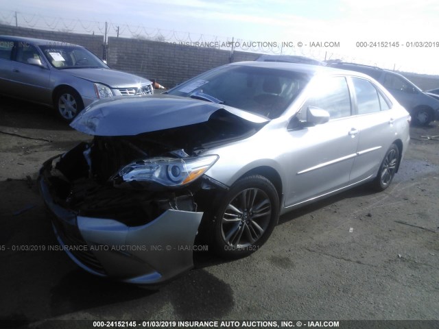 4T4BF1FK0GR522248 - 2016 TOYOTA CAMRY LE/XLE/SE/XSE SILVER photo 2