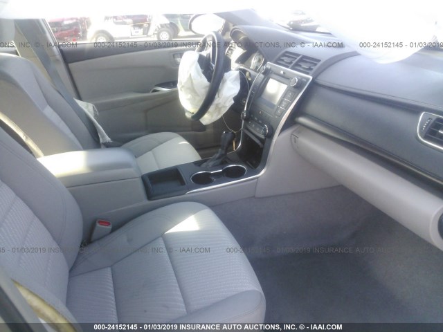 4T4BF1FK0GR522248 - 2016 TOYOTA CAMRY LE/XLE/SE/XSE SILVER photo 5