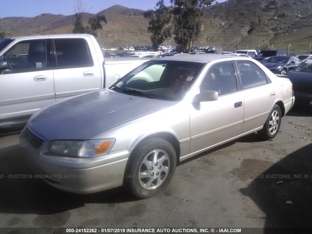 4T1BF22KXYU947628 - 2000 TOYOTA CAMRY LE/XLE GOLD photo 2