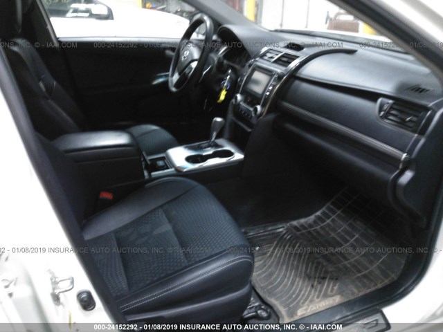 4T1BF1FK4EU415713 - 2014 TOYOTA CAMRY L/SE/LE/XLE Ağ foto 5