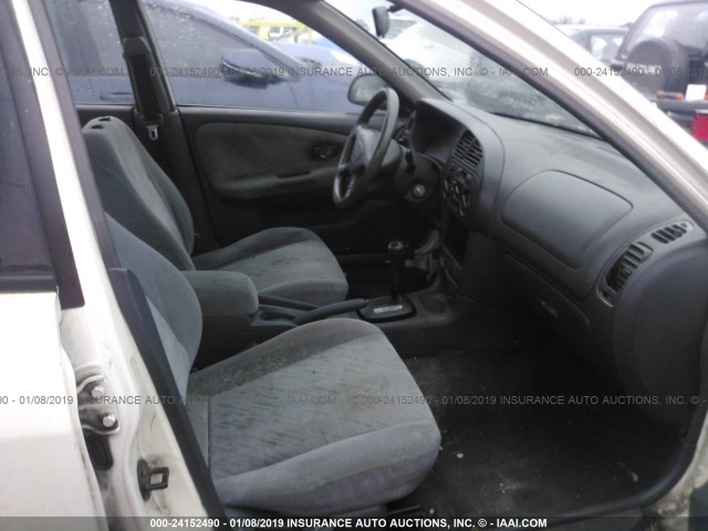 JA3AY26C6YU043898 - 2000 MITSUBISHI MIRAGE DE WHITE photo 5