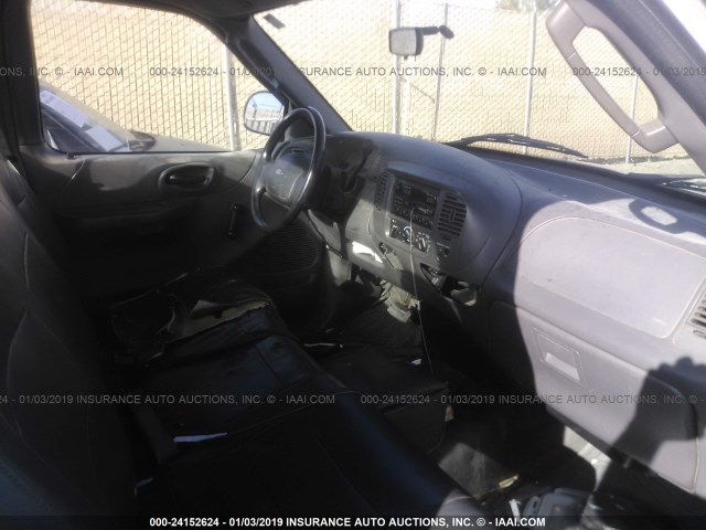 2FTRF17264CA43131 - 2004 FORD F-150 HERITAGE CLASSIC WHITE photo 5