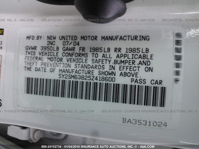 5Y2SM63825Z418600 - 2005 PONTIAC VIBE WHITE photo 9