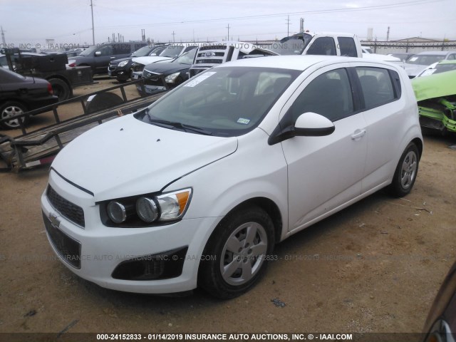 1G1JA6SH2D4225616 - 2013 CHEVROLET SONIC LS 白色 照片 2