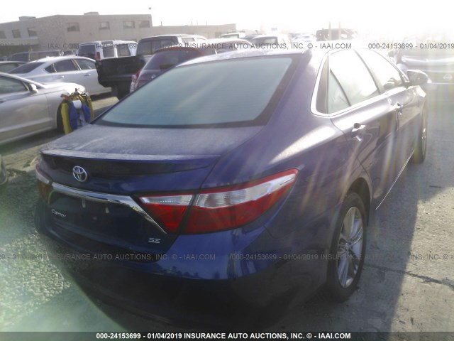 4T1BF1FK2GU540115 - 2016 TOYOTA CAMRY LE/XLE/SE/XSE BLUE photo 4