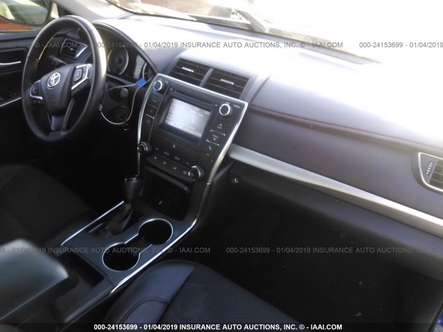 4T1BF1FK2GU540115 - 2016 TOYOTA CAMRY LE/XLE/SE/XSE BLUE photo 5