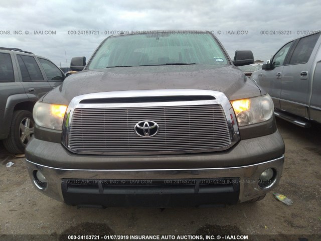 5TFEY5F1XBX107479 - 2011 TOYOTA TUNDRA CREWMAX SR5 BROWN photo 6