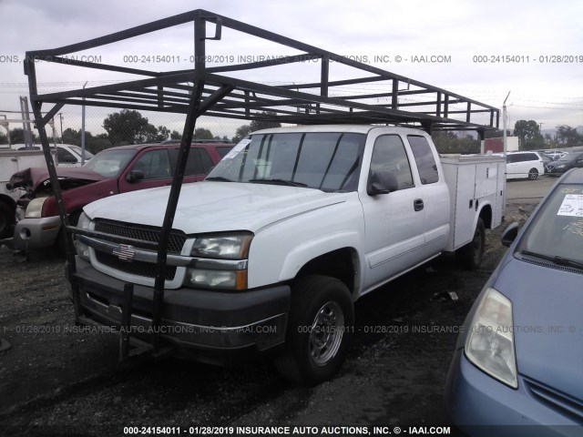 1GCHC29U83E228704 - 2003 CHEVROLET SILVERADO C2500 HEAVY DUTY WHITE photo 2