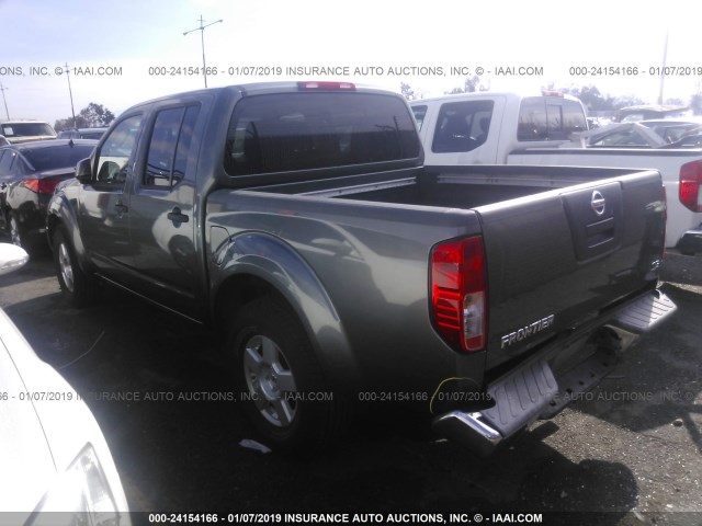 1N6AD07U66C458504 - 2006 NISSAN FRONTIER CREW CAB LE/SE/OFF ROAD GRAY photo 3