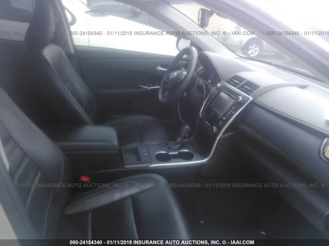 4T1BK1FK5HU580542 - 2017 TOYOTA CAMRY XSE/XLE Qızıl foto 5