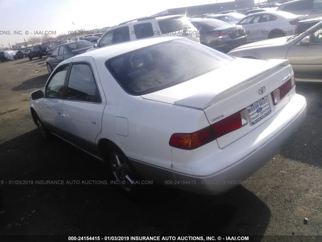 JT2BF22K010296455 - 2001 TOYOTA CAMRY CE/LE/XLE WHITE photo 3