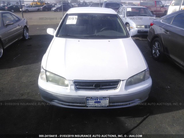 JT2BF22K010296455 - 2001 TOYOTA CAMRY CE/LE/XLE WHITE photo 6
