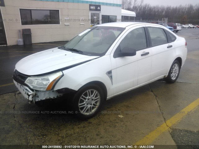 1FAHP35N38W204875 - 2008 FORD FOCUS SE/SEL/SES WHITE photo 2