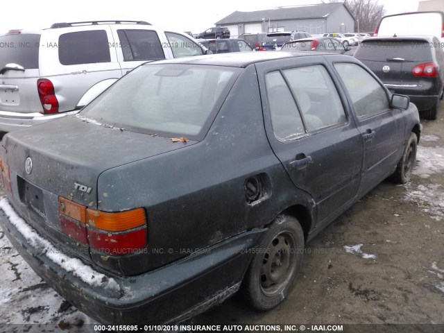 3VWRF81H5WM266528 - 1998 VOLKSWAGEN JETTA TDI GREEN photo 4