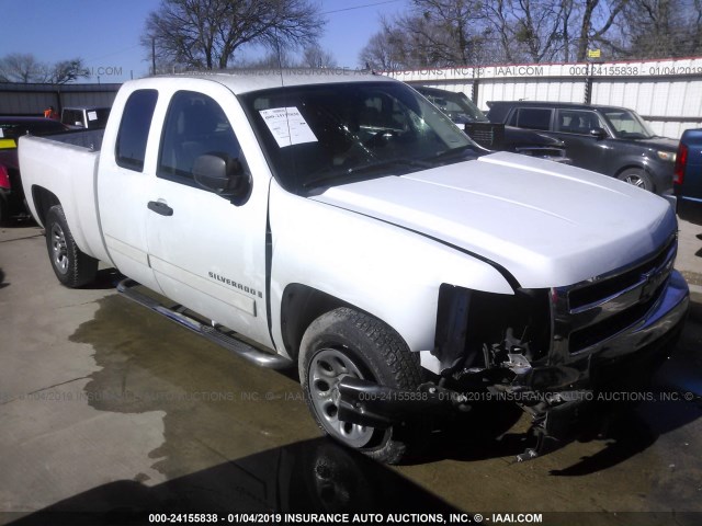 2GCEC19C371657227 - 2007 CHEVROLET SILVERADO C1500 WHITE photo 1