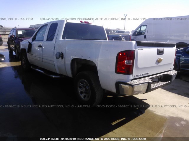 2GCEC19C371657227 - 2007 CHEVROLET SILVERADO C1500 WHITE photo 3