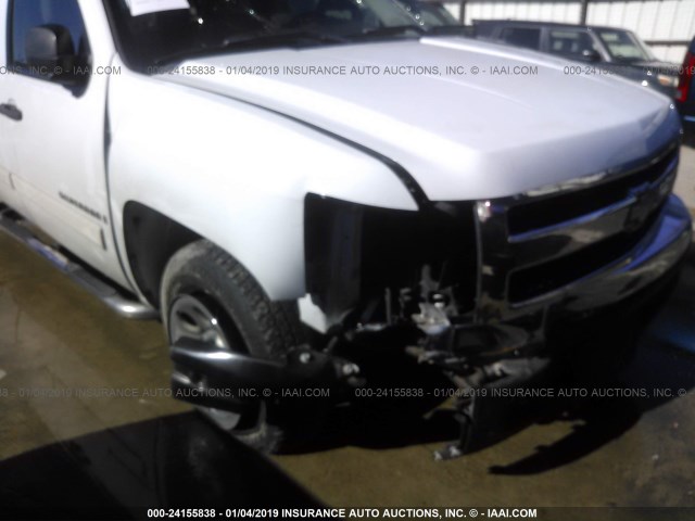 2GCEC19C371657227 - 2007 CHEVROLET SILVERADO C1500 WHITE photo 6