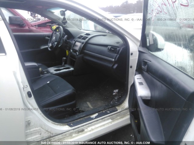 4T1BF1FK1EU431240 - 2014 TOYOTA CAMRY L/SE/LE/XLE 白色 照片 5