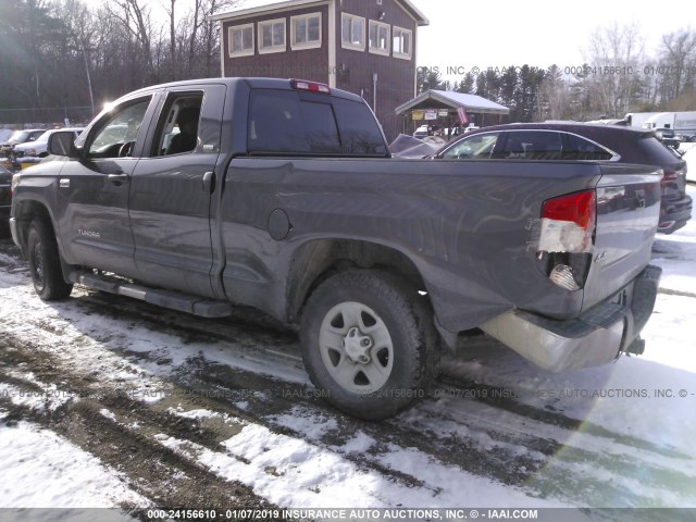 5TFUY5F13JX697969 - 2018 TOYOTA TUNDRA DOUBLE CAB SR/SR5 GRAY photo 3