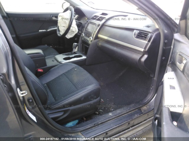 4T1BF1FK5EU434187 - 2014 TOYOTA CAMRY L/SE/LE/XLE GRAY photo 5