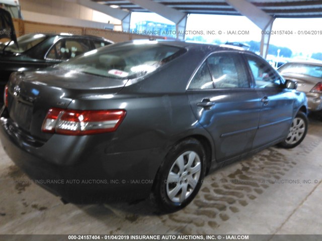 4T1BF3EK1AU005569 - 2010 TOYOTA CAMRY SE/LE/XLE 灰色 照片 4