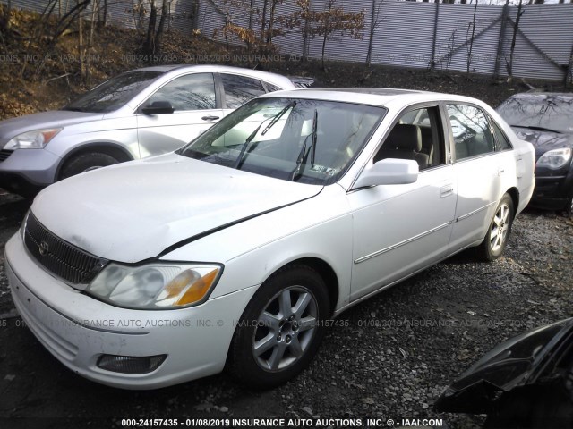 4T1BF28B8YU065106 - 2000 TOYOTA AVALON XL/XLS WHITE photo 2