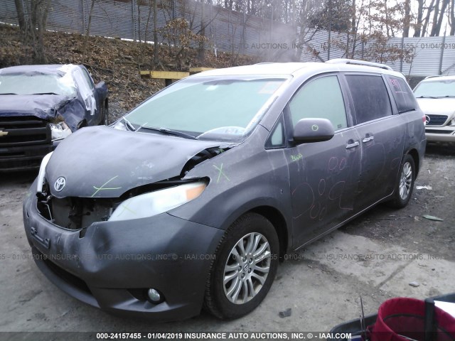 5TDYK3DC8BS173753 - 2011 TOYOTA SIENNA XLE/LIMITED SILVER photo 2