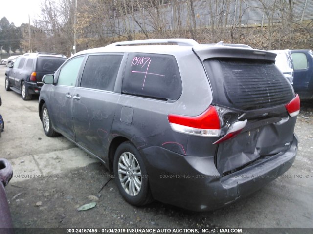 5TDYK3DC8BS173753 - 2011 TOYOTA SIENNA XLE/LIMITED SILVER photo 3