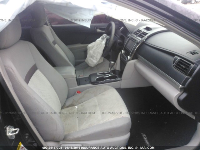 4T4BF1FK4DR302798 - 2013 TOYOTA CAMRY L/SE/LE/XLE BLACK photo 5