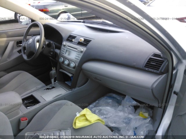 4T1BK46K39U577559 - 2009 TOYOTA CAMRY SE/LE/XLE SILVER photo 5