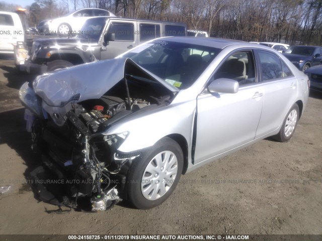 4T1BE46KX7U020622 - 2007 TOYOTA CAMRY NEW GENERAT CE/LE/XLE/SE SILVER photo 2