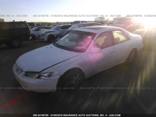 JT2BG28K4W0230650 - 1998 TOYOTA CAMRY LE/XLE Weiß Foto 2