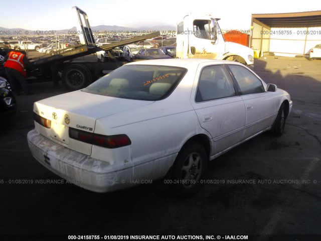 JT2BG28K4W0230650 - 1998 TOYOTA CAMRY LE/XLE Weiß Foto 4