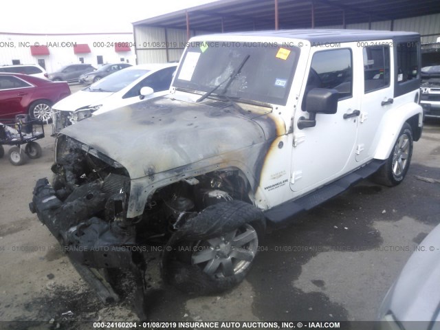 1C4BJWEG5FL577712 - 2015 JEEP WRANGLER UNLIMITE SAHARA WHITE photo 2