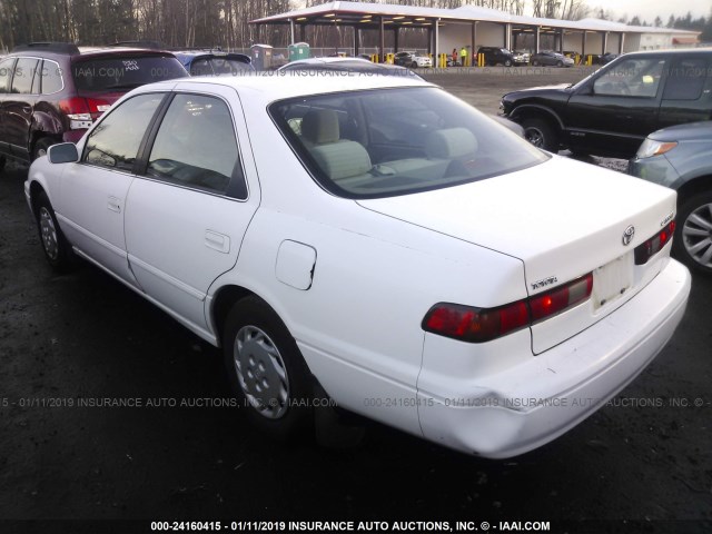 JT2BG22K5W0236658 - 1998 TOYOTA CAMRY CE/LE/XLE 白色 照片 3