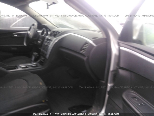 1GNKRGED1CJ237332 - 2012 CHEVROLET TRAVERSE LT SILVER photo 5