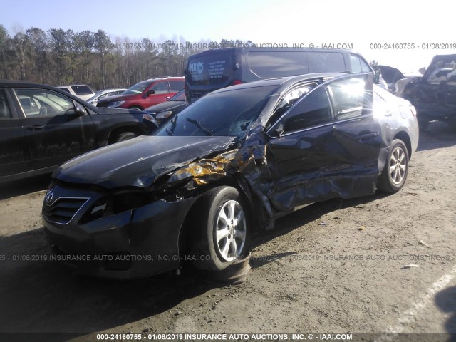 4T1BF3EK3BU219304 - 2011 TOYOTA CAMRY SE/LE/XLE GRAY photo 2