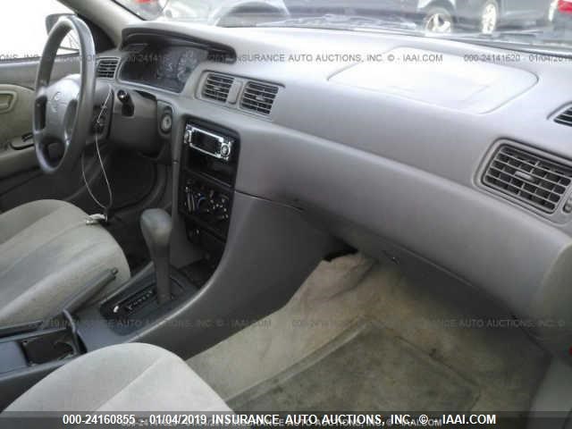 JT2BG22K1V0044149 - 1997 TOYOTA CAMRY LE/XLE GREEN photo 5